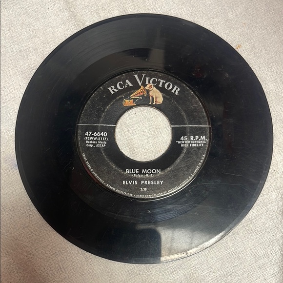 RCA Victor 'Blue Moon' Vinyl Record 45 rpm - Picture 1 of 4